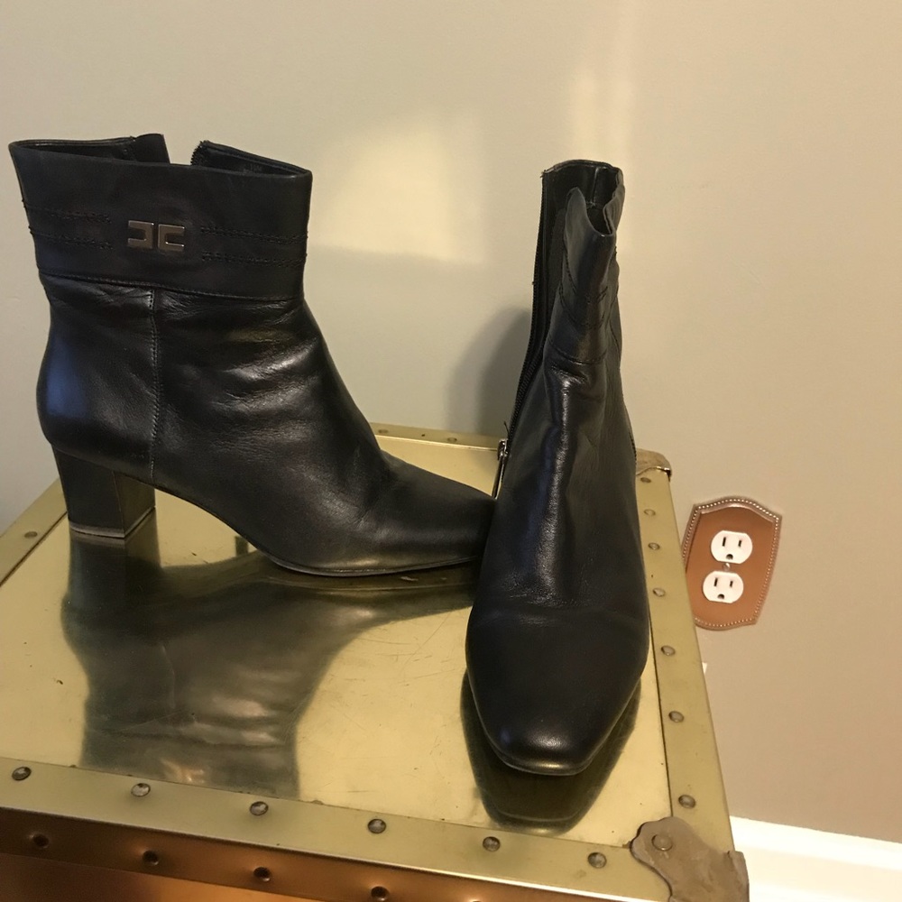 Ladies leather boots. Gently worn.
